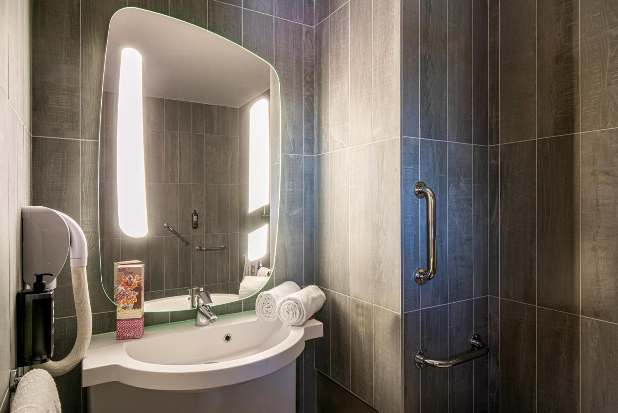 Ibis Manosque Cadarache Hotell Eksteriør bilde