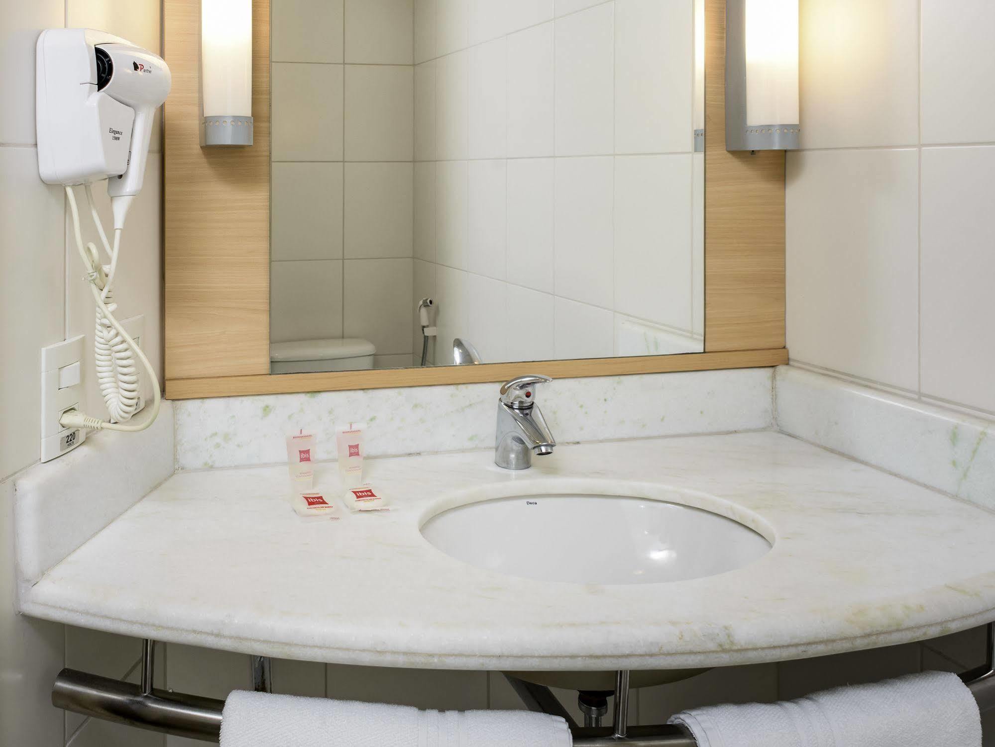 Ibis Manosque Cadarache Hotell Eksteriør bilde
